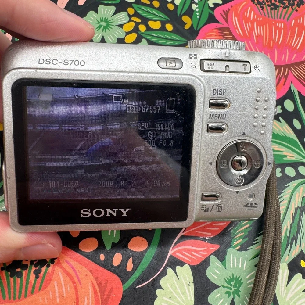 Sony Cyber-shot DSC-S700 7.2MP Digital Camera Silver 3x Optical Zoom Bundle